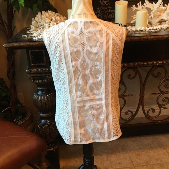 BCBG BLOUSE w Beautiful Detail - Picture 3 of 11